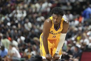 新用户注册送彩金-进攻仍需打磨！布朗尼上半场8分下半场0分 超远三分绝杀未果