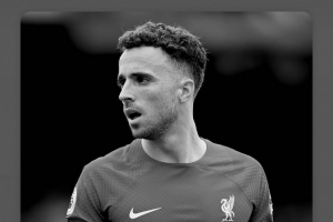 富安健洋社媒晒黑白照悼念若塔：请安息吧