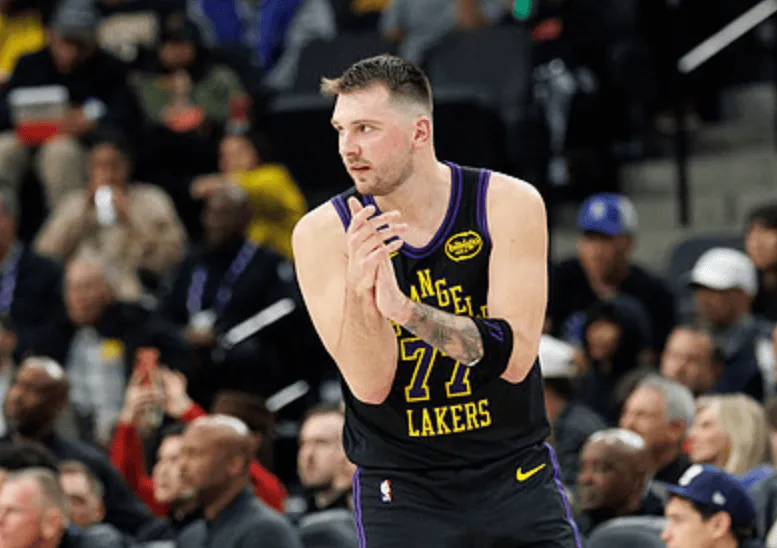 注册送彩金-湖人官方：东詹均可出战今日比赛，仅里夫斯蒂耶罗缺阵